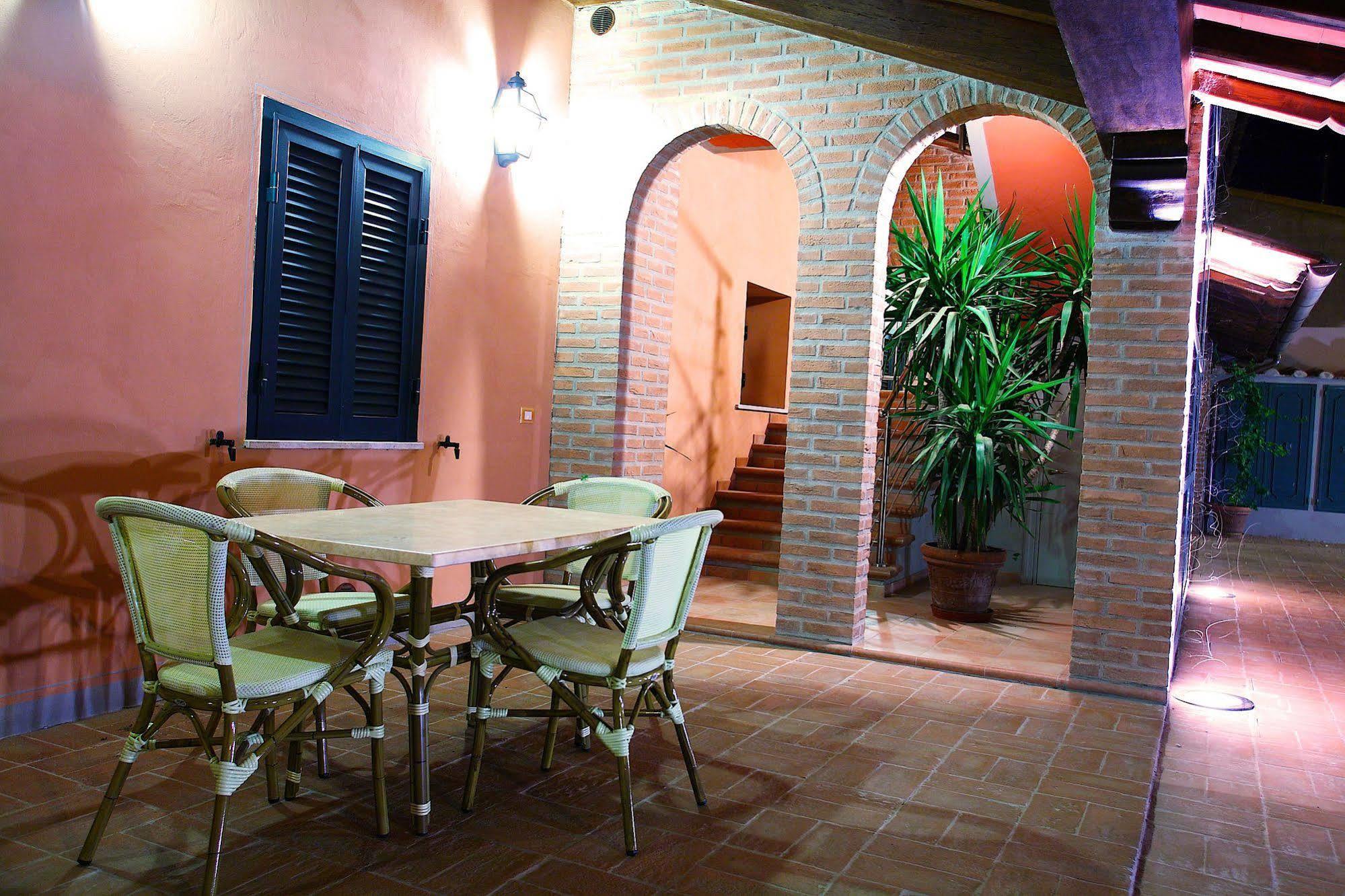 Residenze L'Uncinaia Holiday House เปรูจา ภายนอก รูปภาพ